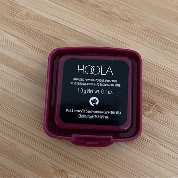 Benefit Hoola Bronzer Powder - Mini Size - Picture 2 of 2